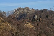 18 Vista verso il Roccolo Cugini e dossi della costiera per il Suchello e Cima dell'Alben